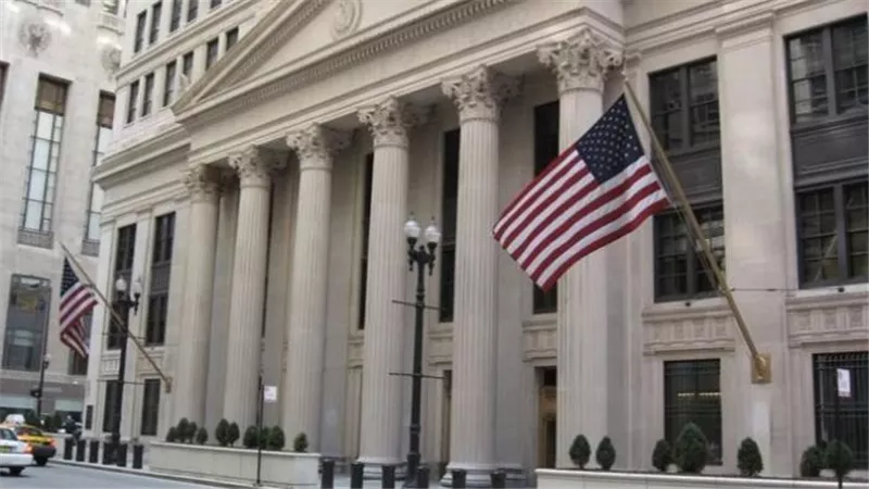 فيتش تبقي التصنيف الائتماني لأمريكا تحت المراقبة السلبية
