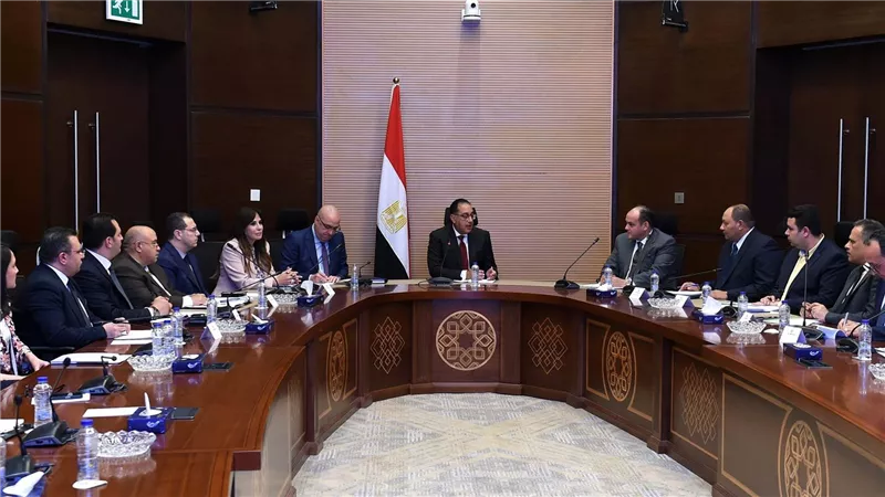 مدبولي: التوصل لحلول لمشكلات بقطاعات الصناعات الغذائية والعقارات والطاقة