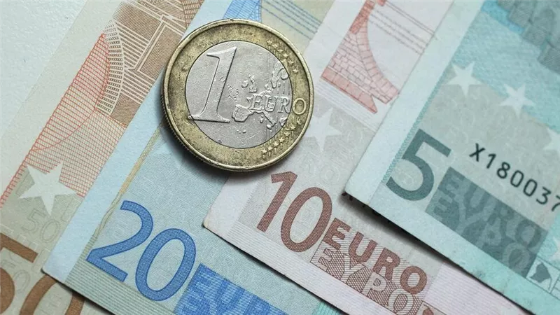سعر اليورو أمام الجنيه المصري في تعاملات اليوم السبت 10-6-2023