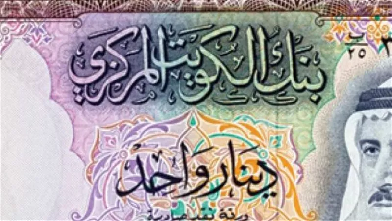 سعر الدينار الكويتي أمام الجنيه المصري في تعاملات اليوم الإثنين 12-6-2023