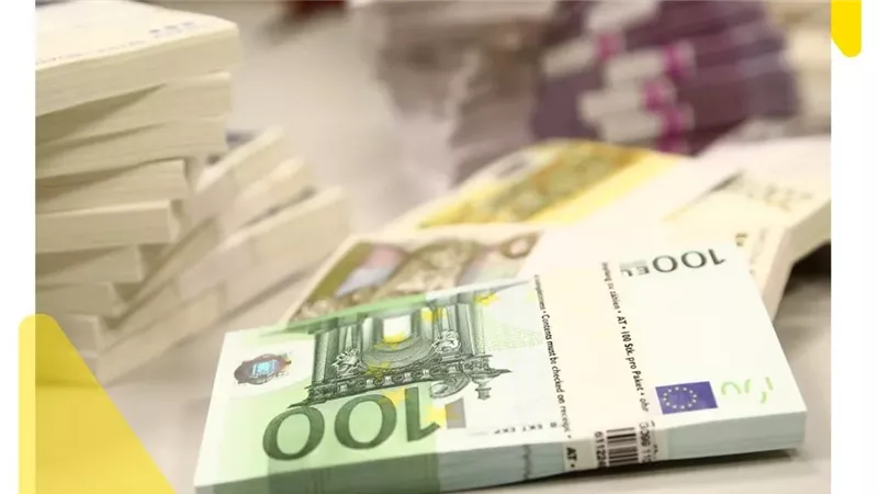 سعر اليورو أمام الجنيه المصري في تعاملات اليوم الخميس 15-6-2023
