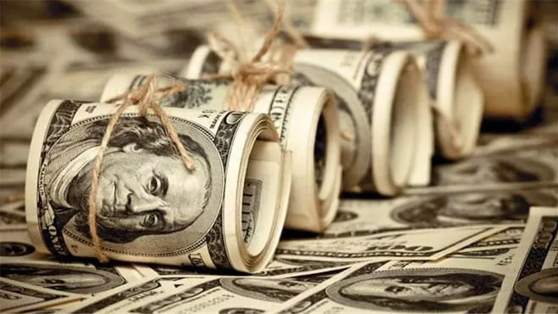 الدولار يواصل مكاسبه بعد تلميح الاحتياطي الفيدرالي باستمرار رفع الفائدة