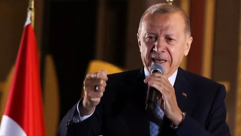 فوز كبير وملامح فريق العمل.. هل يخفف أردوغان قبضته على الأسواق والليرة؟