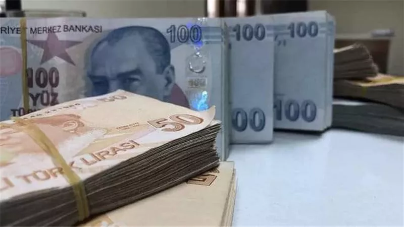 الليرة التركية تهوي لمستوى قياسي بعد رفع سعر الفائدة بأقل من المتوقع