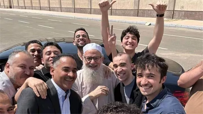 جمع بين 5 زوجات و موّل الإخوان .. من هو السيد السويركي 