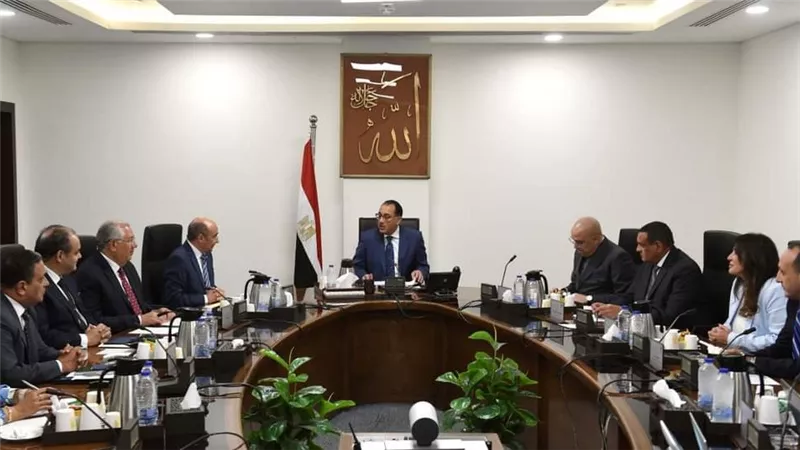 رئيس الوزراء يتابع إجراءات توطين الصناعة ومستلزمات الإنتاج