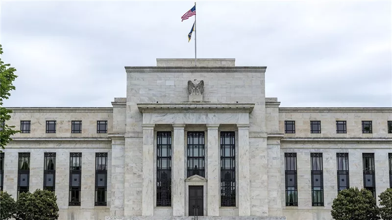 تباين الأسهم الأمريكية قبل حسم الاحتياطي الفيدرالي لسعر الفائدة