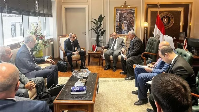 مصر وبيلاروسيا تبحثان التصنيع المشترك لعدد من المنتجات بالسوق المصري