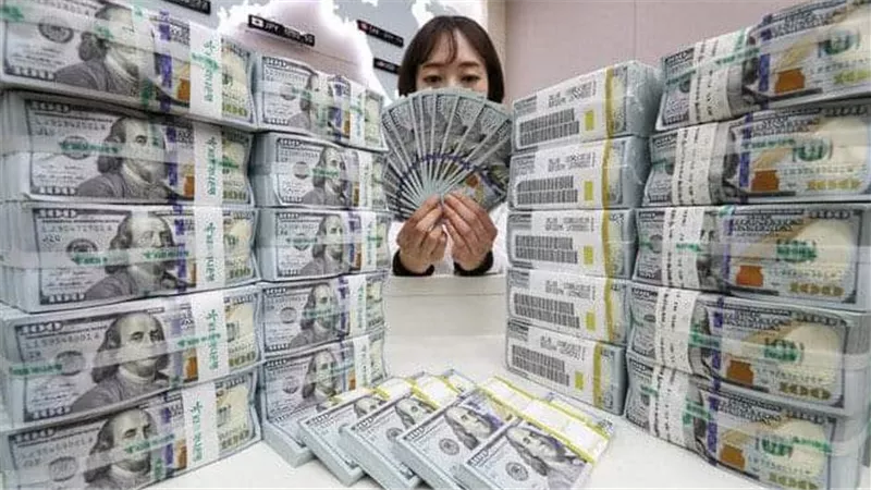 سعر الدولار أمام الجنيه المصري في تعاملات اليوم الأربعاء 2-8-2023