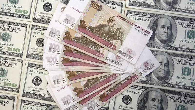 أدنى مستوى للروبل الروسي منذ 16 شهرا .. 94 مقابل الدولار