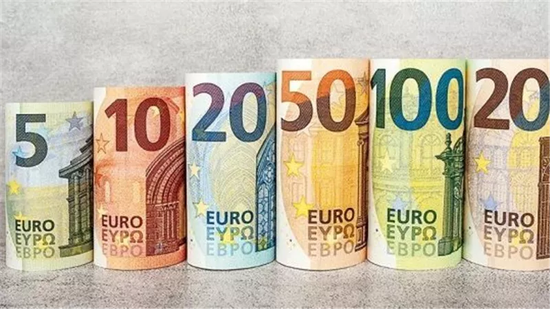 سعر اليورو أمام الجنيه المصري في تعاملات اليوم السبت 12-8-2023