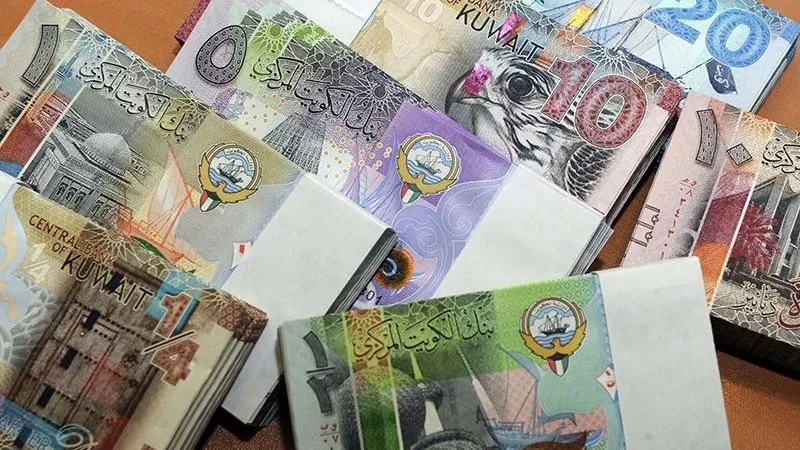 سعر الدينار الكويتي أمام الجنيه المصري في تعاملات اليوم الثلاثاء 15-8-2023