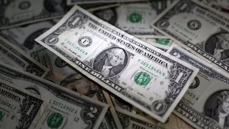 الدولار يحافظ على ثباته وتقرب لاجتماع جاكسون هول