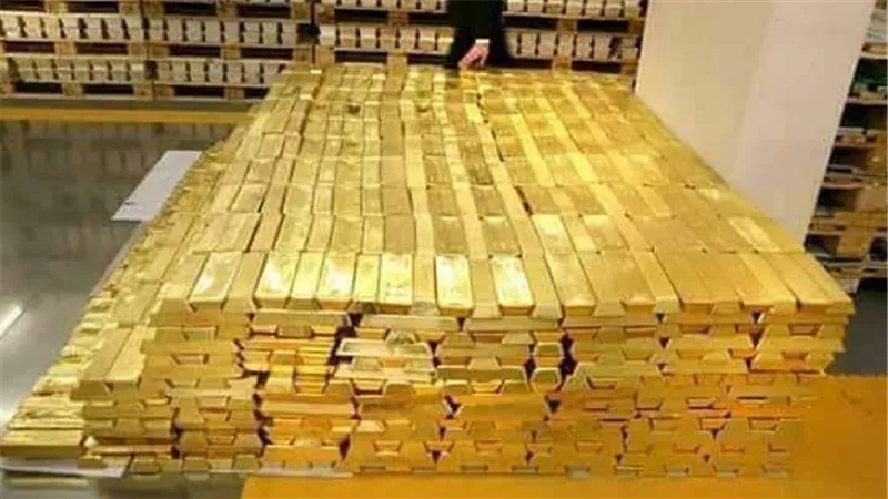 مصرف ليبيا المركزي يعزز احتياطيات الذهب بـ30 طنا في يونيو الماضي