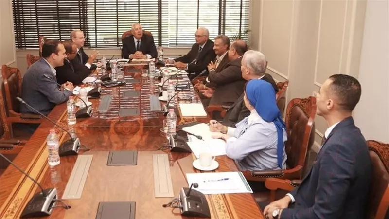 القصير يبحث مع البنك الزراعي زيادة مدة صلاحية كارت الفلاح إلى 5 سنوات