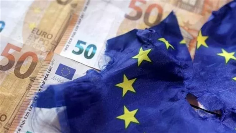 سعر اليورو أمام الجنيه المصري في تعاملات اليوم الجمعة 8-9-2023