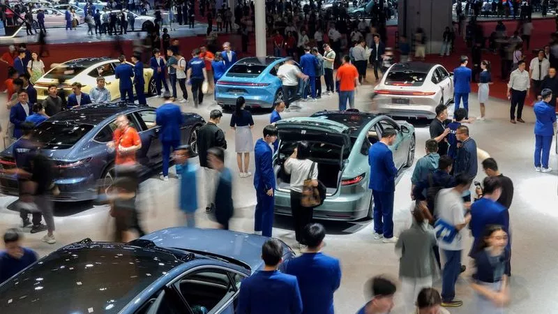 عودة مبيعات السيارات في الصين إلى النمو في أغسطس.. وتضاعف حصة تسلا