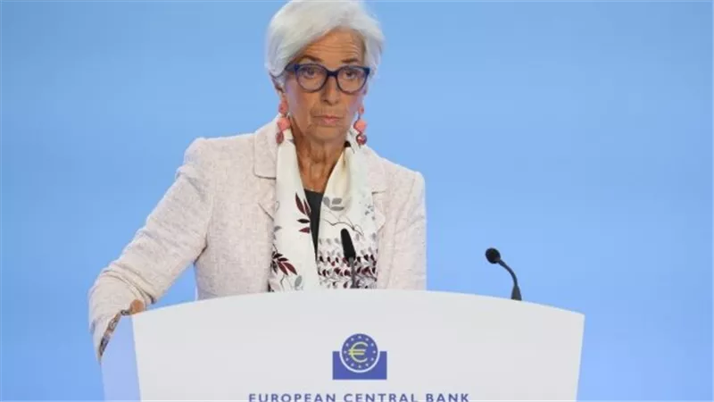 لاجارد تدافع عن اختيار كلوديا بوخ لقيادة آلية الإشراف الموحد