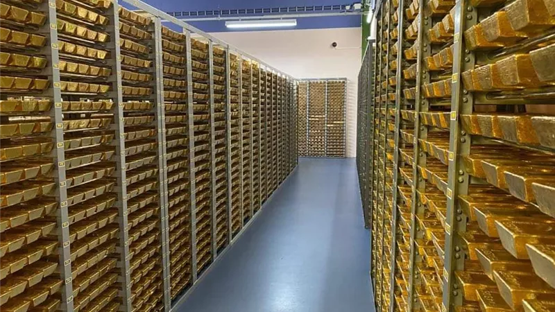تراجع العقود الآجلة للذهب بنسبة 0.3%