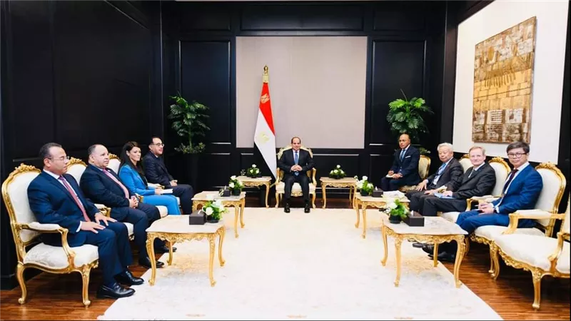السيسي: نتطلع لاستكشاف مزيد من مجالات التعاون مع البنك الأسيوي للاستثمار