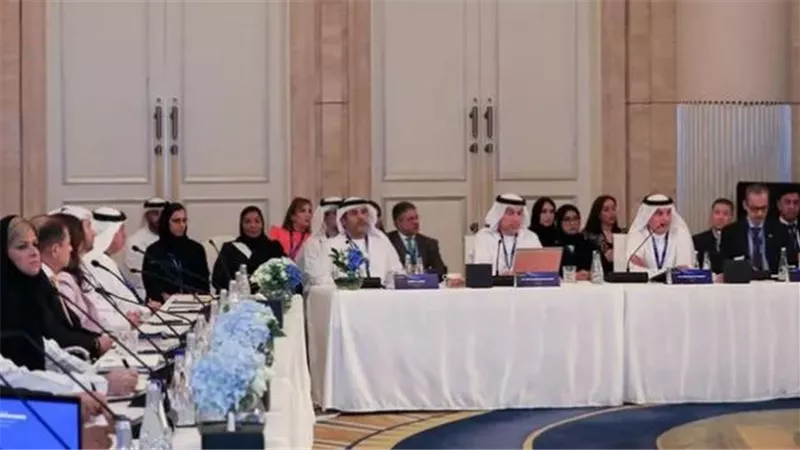 مصرف الإمارات المركزي يستضيف مائدة مستديرة حول استدامة القطاع المالي في الدولة