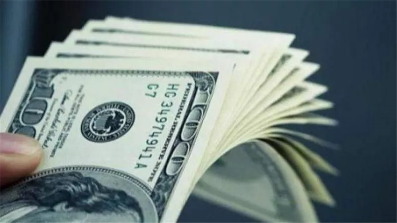 الدولار يقترب من أدنى مستوى في أسبوعين قبل بيانات التضخم الأمريكية