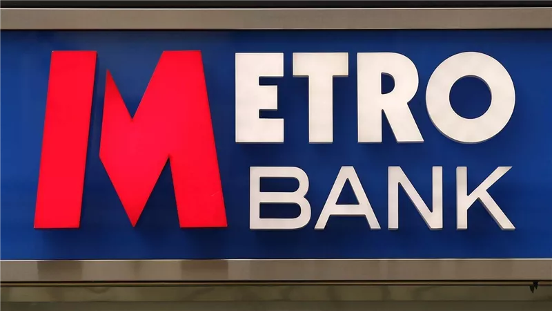 Metro Bank يسجل خسارة سنوية أصغر بعد حزمة الإنقاذ في اللحظة الأخيرة