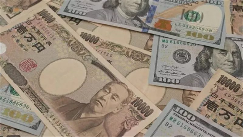 الين يتراجع والدولار مستقر وسط توقعات خفض الفائدة الأمريكية