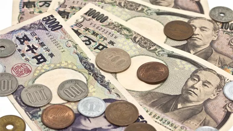 الين الياباني يتراجع عن إلى أعلى مستوى في 5 أشهر