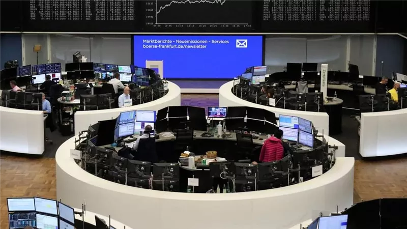 أسهم أوروبا تغلق مرتفعة 1.6% بدعم تثبيت الفائدة