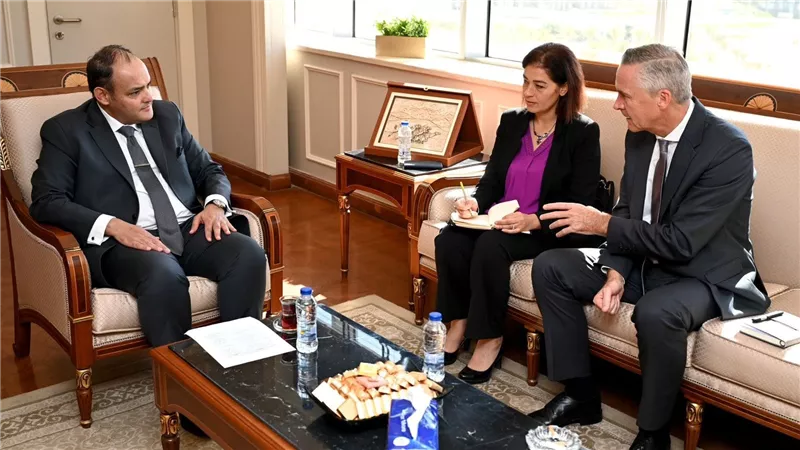 وزير التجارة يبحث مع مدير الغرفة العربية الألمانية للصناعة سبل تعزيز التعاون الاقتصادي
