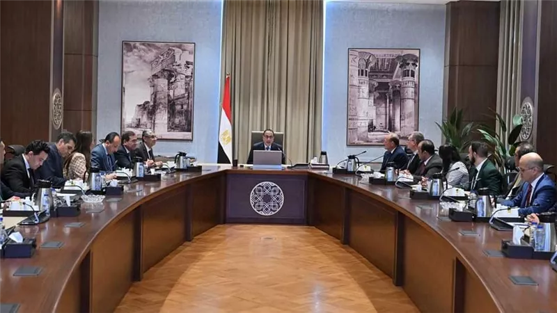 مدبولي يوجه بسرعة الانتهاء من تحديث استراتيجية الطاقة بوجه عام وكذا سرعة اعتماد استراتيجية الهيدروجين الأخضر