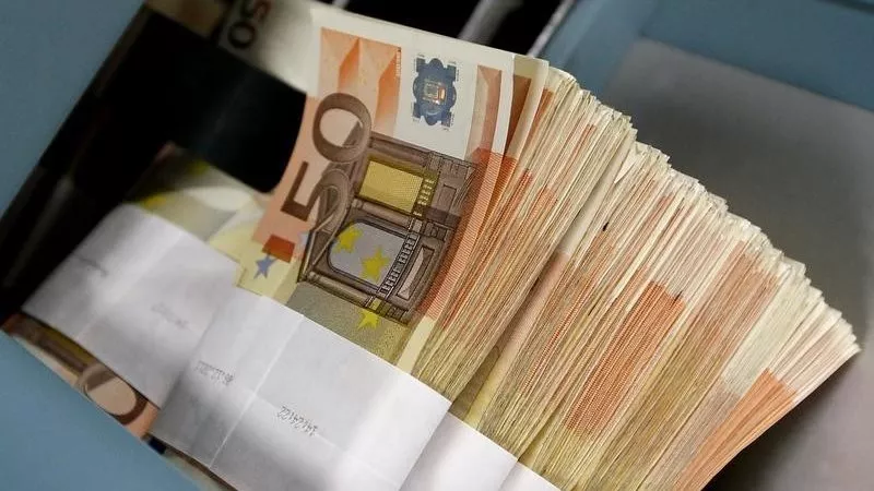 اليورو يواصل ارتفاعه بعد خسائر الأسبوع الماضي