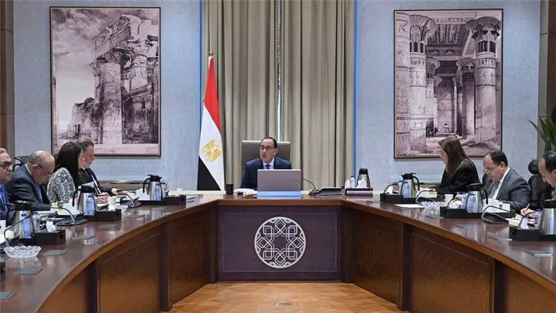 بحضور محافظ البنك المركزي..رئيس الوزراء يتابع مستجدات تنفيذ برنامج الطروحات الحكومية