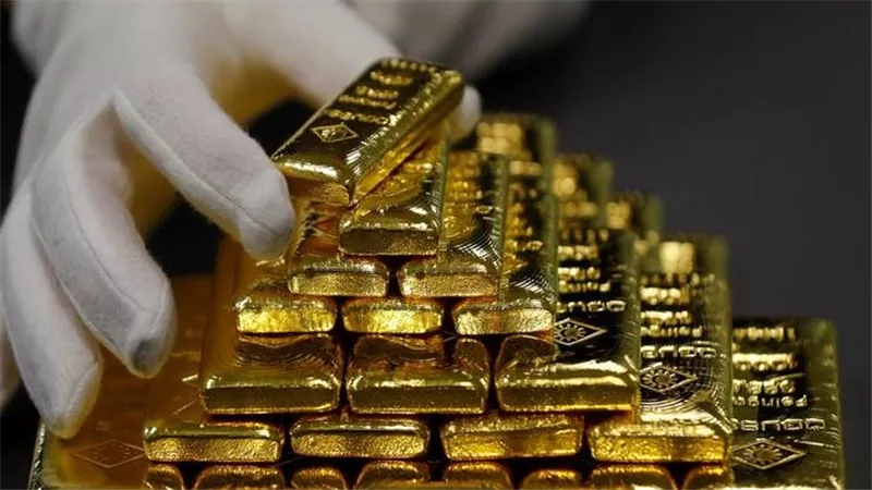 الذهب يواصل صعوده القوي بالتزامن مع ضعف الدولار