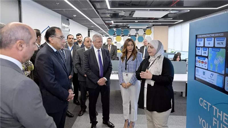 رئيس الوزراء يتفقد ويفتتح عددا من الشركات العالمية العاملة بمصر في مجال خدمات التعهيد