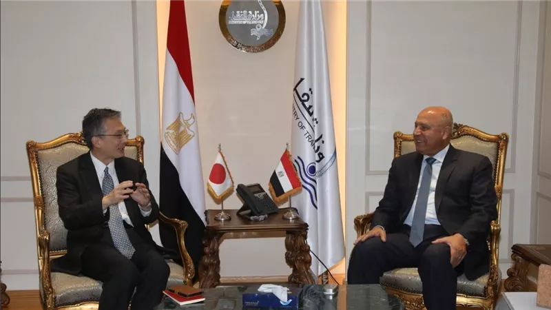 وزير النقل يبحث مع سفير اليابان تنفيذ المرحلة الأولى للخط الرابع للمترو