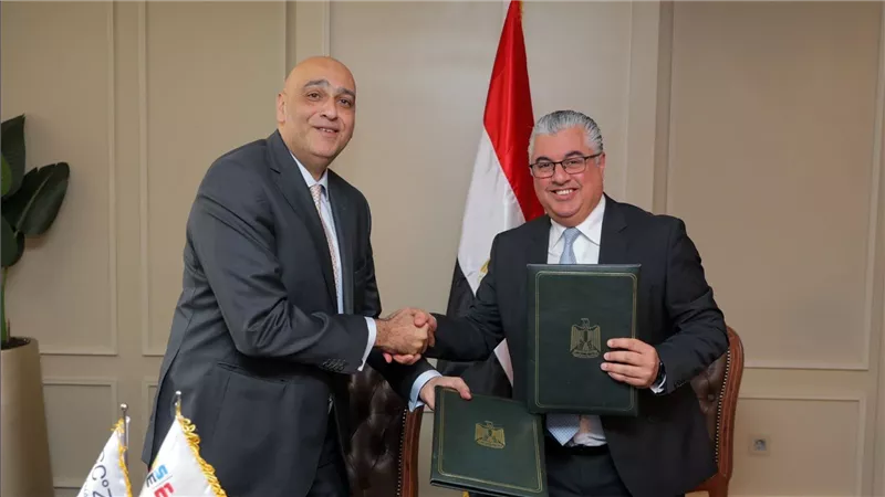 تعاون بين اقتصادية قناة السويس وجهاز تنمية المشروعات لتعزيز القطاع وتأهيل العمالة