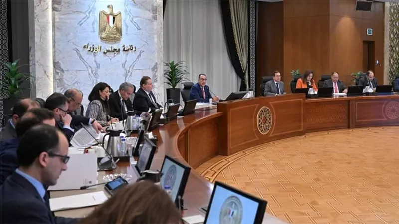 بحضور محافظ البنك المركزي.. اجتماع طارئ للمجموعة الاقتصادية