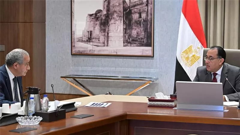 مدبولي يتابع مع وزير التموين ضبط الأسواق ومشروع الصوامع وسُبل تطوير قطاع المطاحن