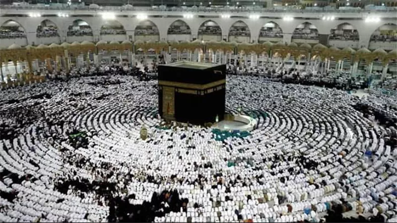 متشلش هم الريال.. خطوات وشروط تبديل العملة للحجاج والمعتمرين