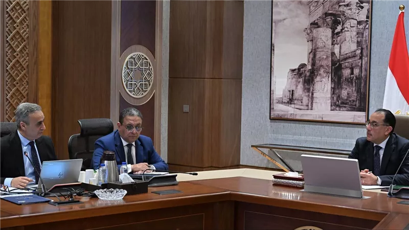 رئيس الوزراء يوجه بإعداد تقرير دوري عن الجهود المبذولة لضبط الأسواق