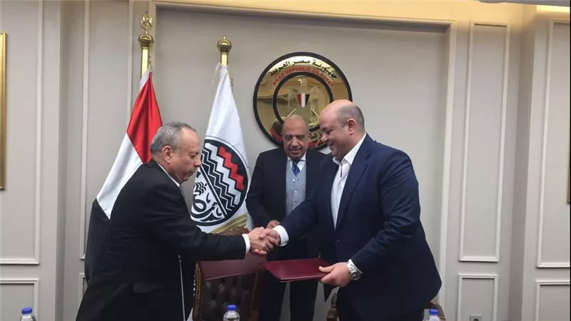 توقيع بروتوكول تعاون لإقامة مشروع تصنيع زراعي وإنتاج حيواني وألبان بالصالحية الجديدة
