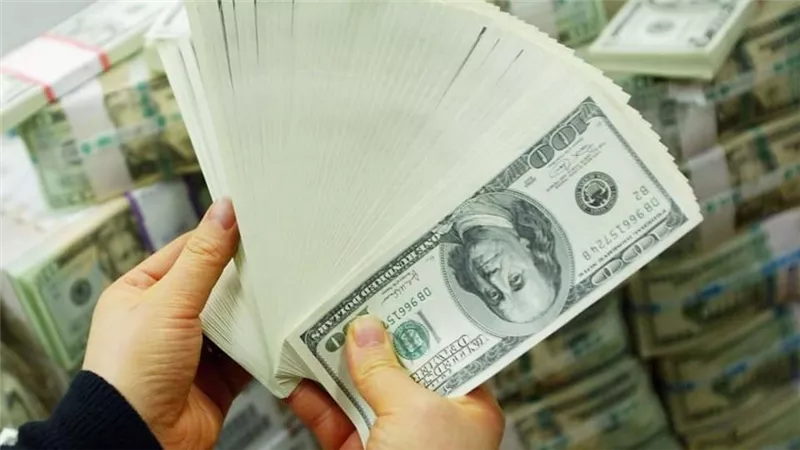 الدولار يواصل صعوده بعد تثبيت الفائدة وتصريحات باول