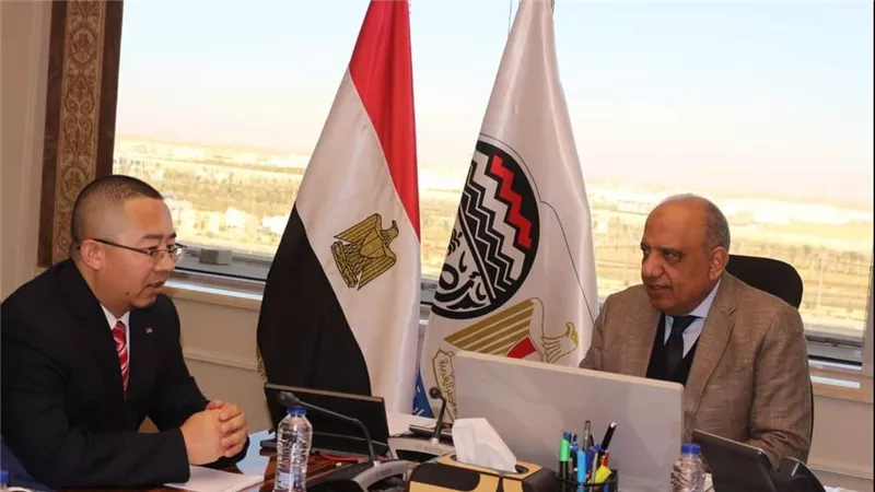 وزير قطاع الأعمال يبحث مع 