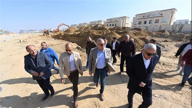وزير الإسكان يؤكد أهمية تطوير شبكة محاور شرق القاهرة لتحقيق السيولة المرورية
