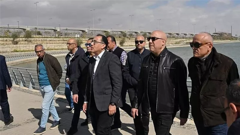 رئيس الوزراء يتفقد الحدائق المركزية 