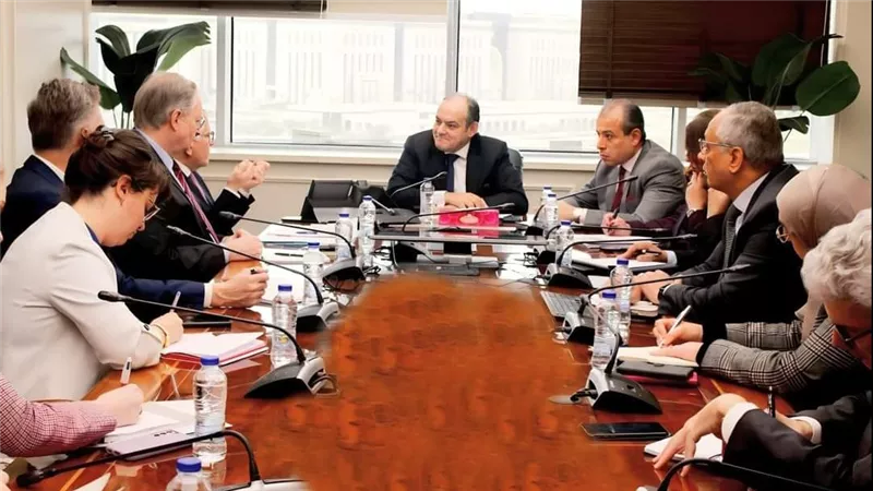 وزير التجارة يستعرض مع مدير وفد المفوضية الأوروبية مستجدات آلية تعديل الحدود الكربونية CBAM