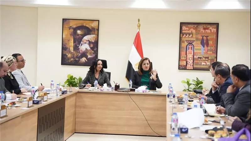 وزيرة التخطيط والتنمية الاقتصادية تتابع الموقف التنفيذي لمشروع تنمية الأسرة