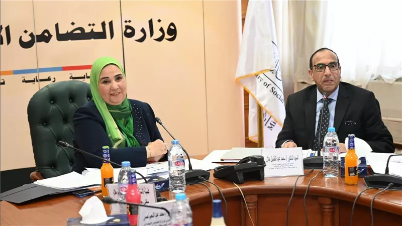 وزيرة التضامن تبحث مشروع موازنة بنك ناصر للعام المالي 24-25 بقيمة 35.6 مليار جنيه